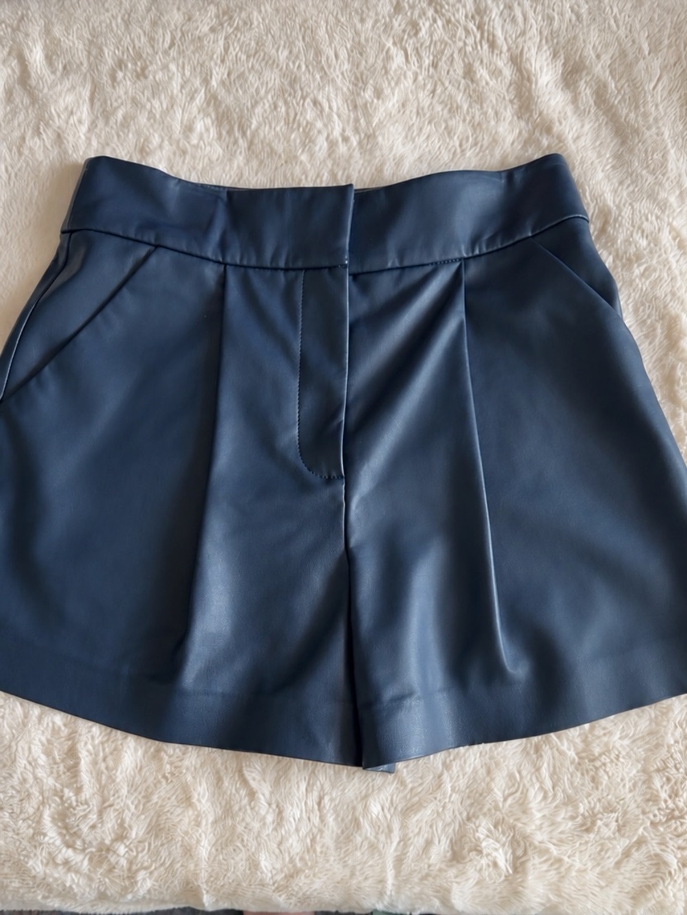 NWOT VERONICA BEARD Haina Navy Vegan Leather Pleated High Rise Designer Shorts - Picture 2 of 15